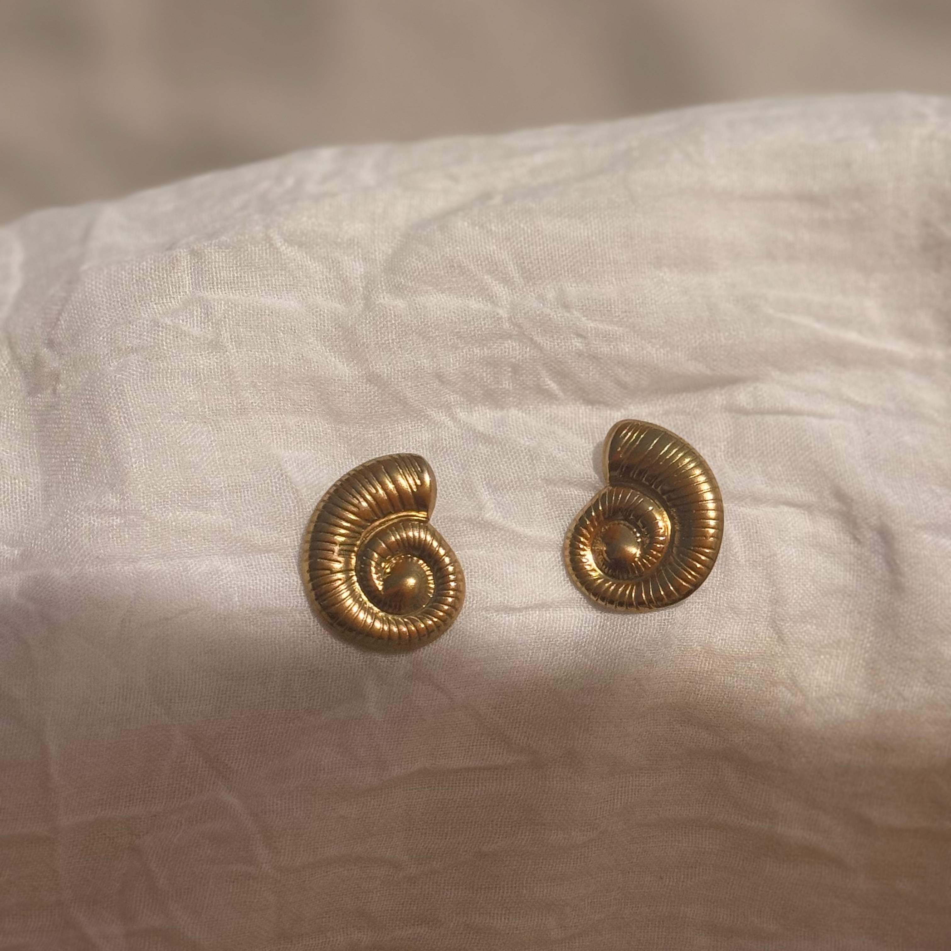 SEASHELL EARRINGS
