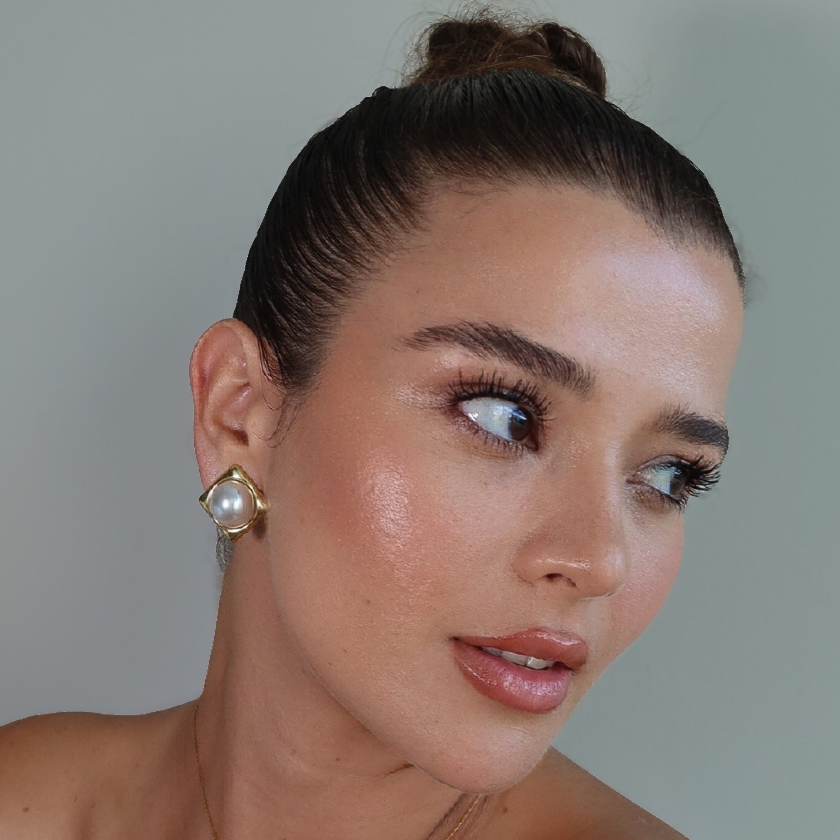 CLAM EARRINGS