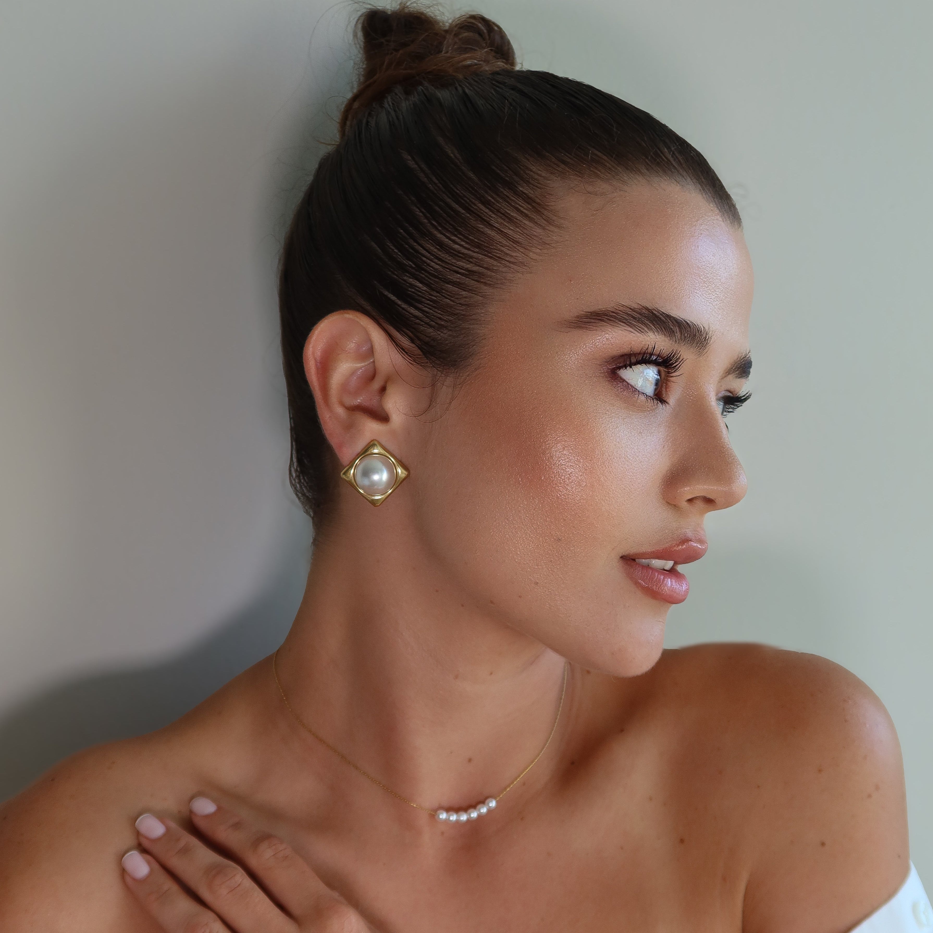 CLAM EARRINGS